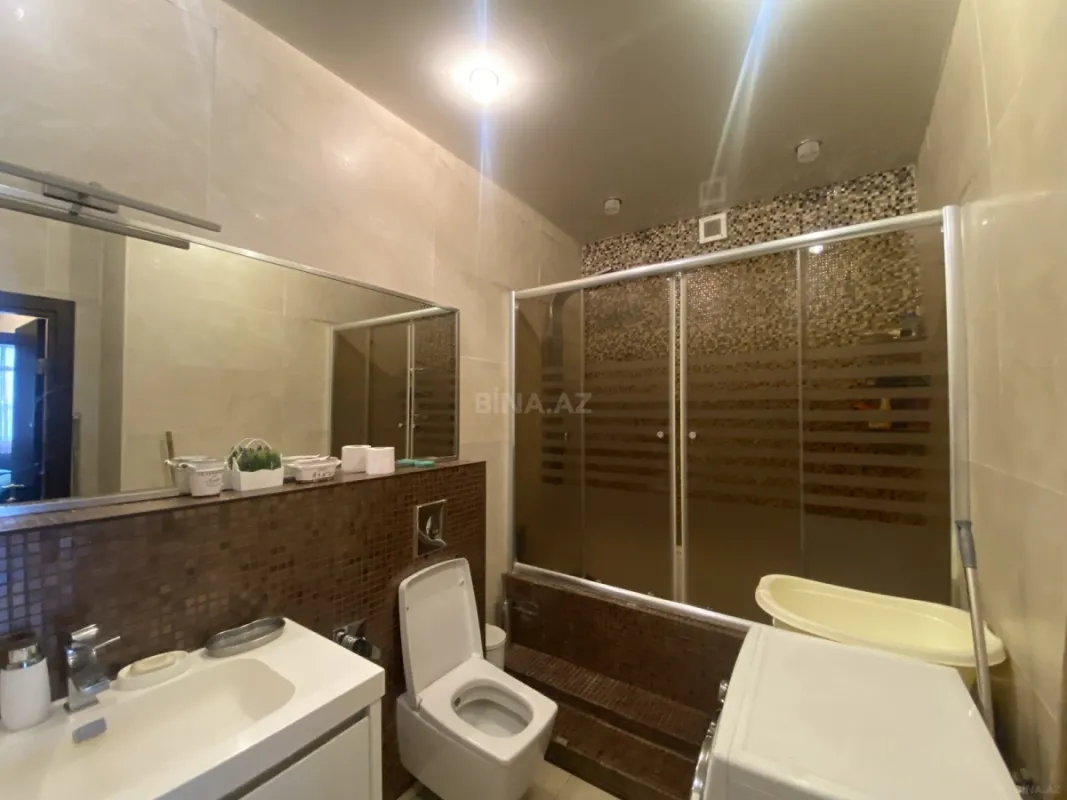 Satılır 4 otaqlı mənzil 183 m²