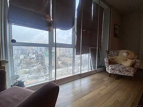 Satılır 4 otaqlı mənzil 183 m²