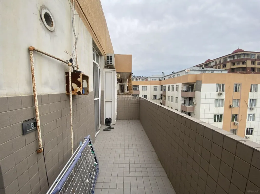 Satılır 4 otaqlı mənzil 183 m²