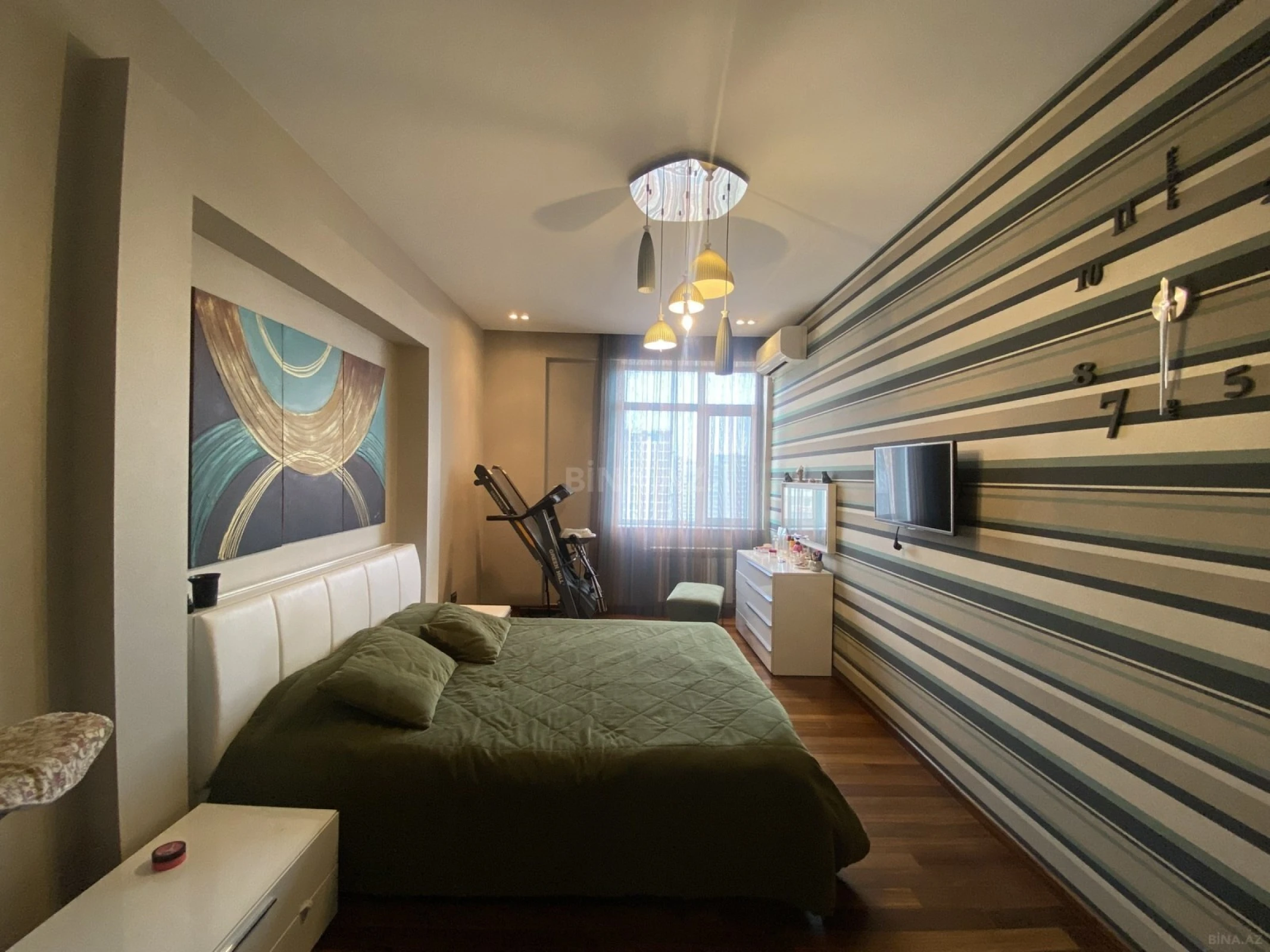 Satılır 4 otaqlı mənzil 183 m²