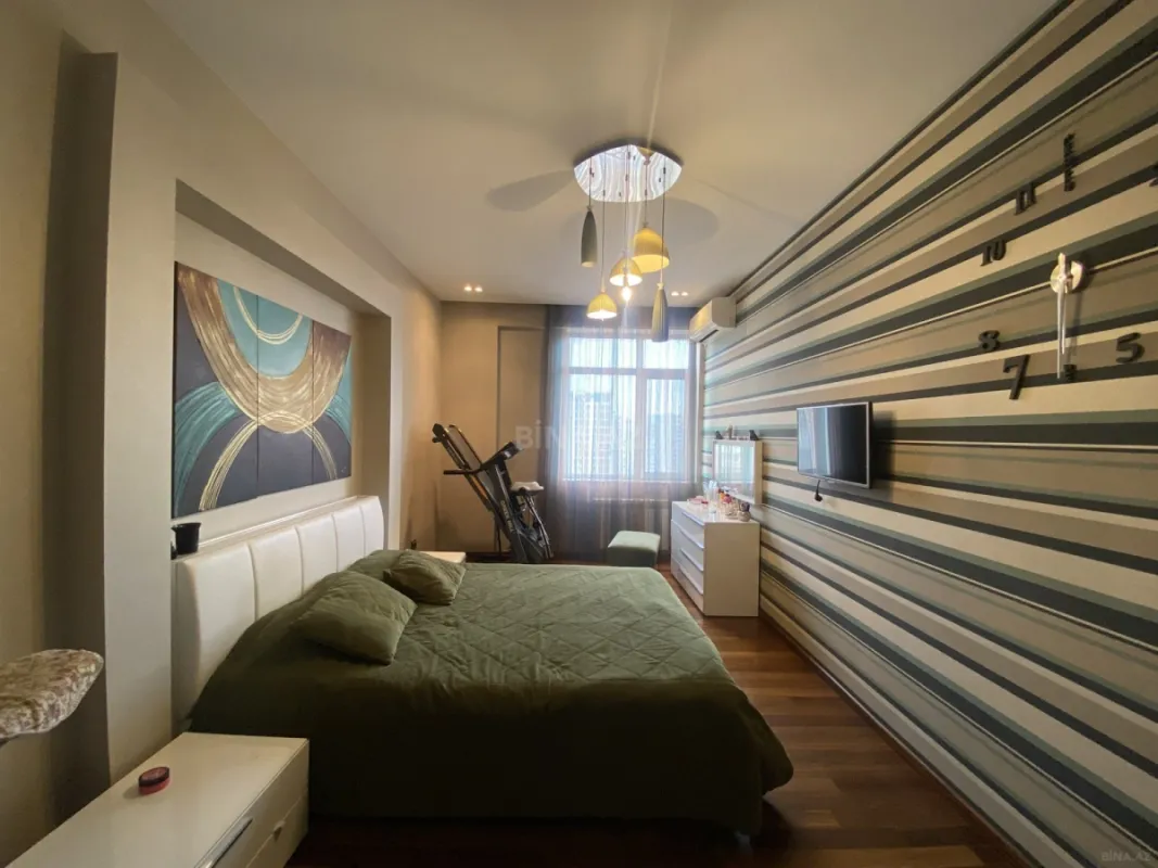 Satılır 4 otaqlı mənzil 183 m²