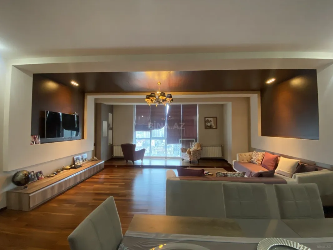 Satılır 4 otaqlı mənzil 183 m²