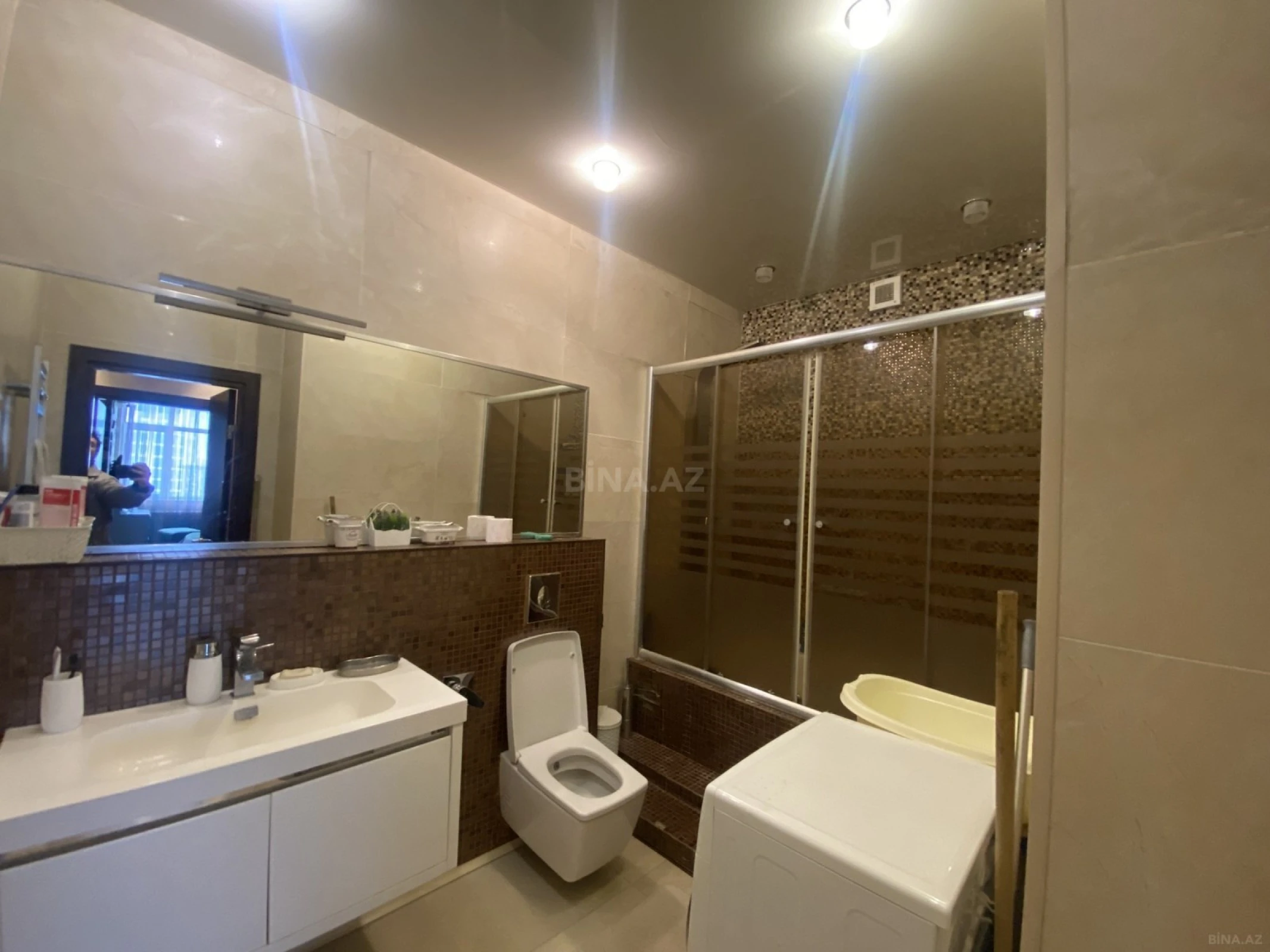 Satılır 4 otaqlı mənzil 183 m²