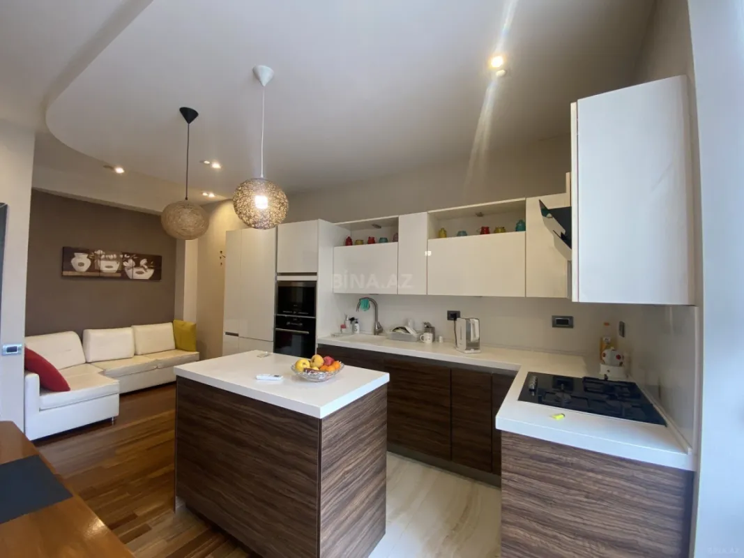 Satılır 4 otaqlı mənzil 183 m²