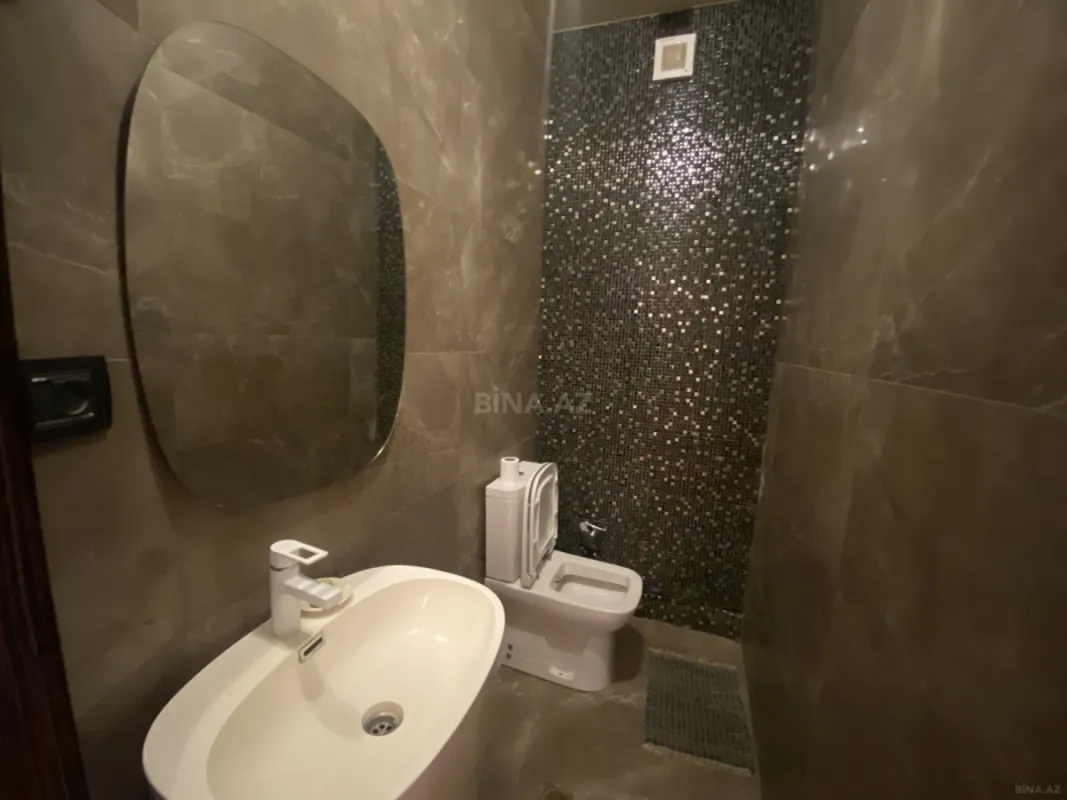 Satılır 4 otaqlı mənzil 183 m²