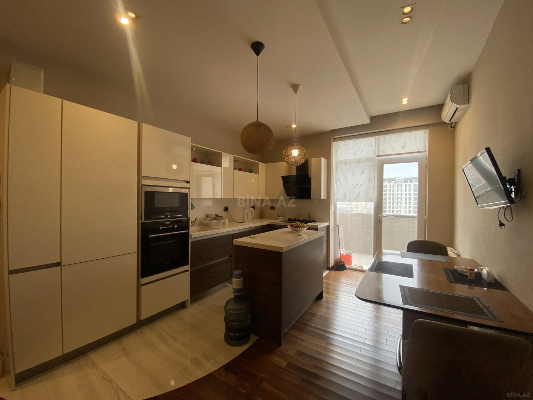 Satılır 4 otaqlı mənzil 183 m²