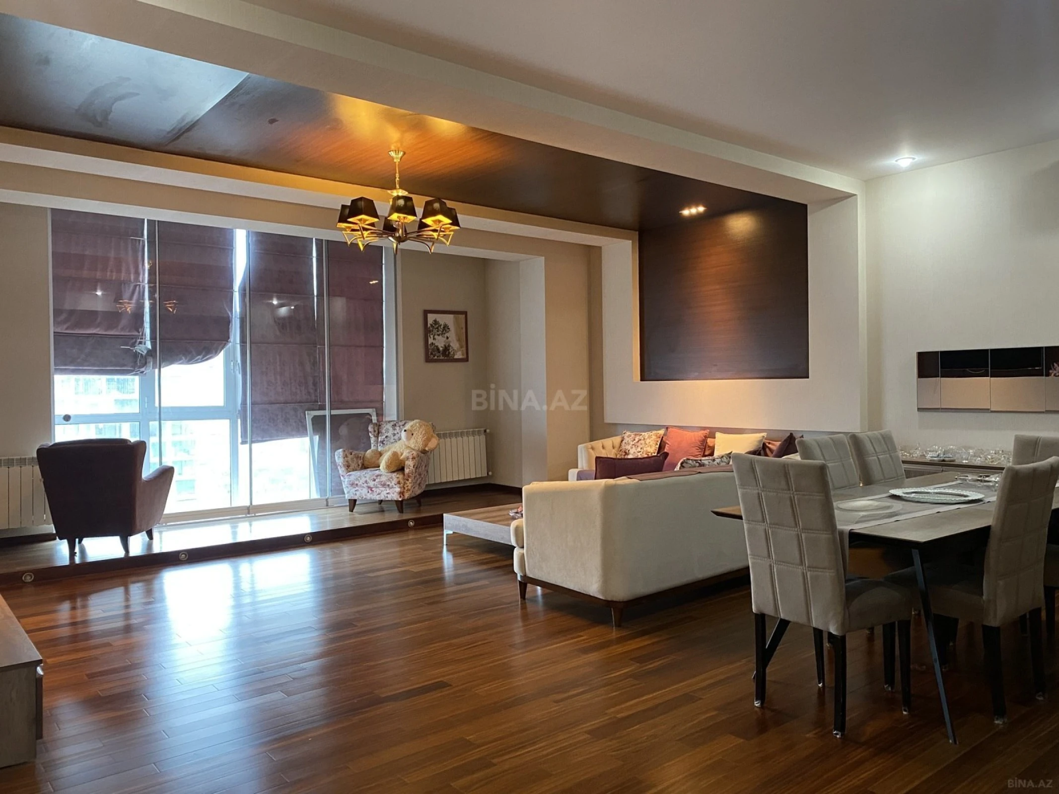Satılır 4 otaqlı mənzil 183 m²