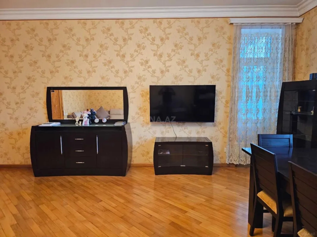 Kirayə verilir 3 otaqlı mənzil 135 m²