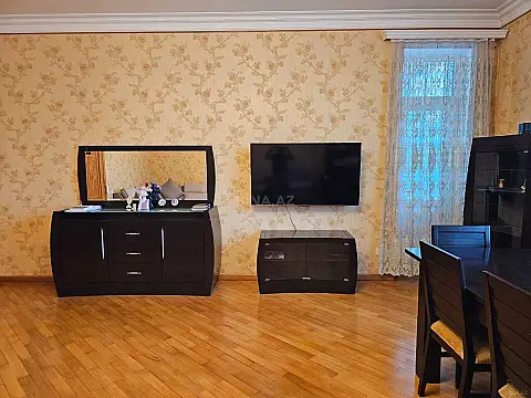 Kirayə verilir 3 otaqlı mənzil 135 m²