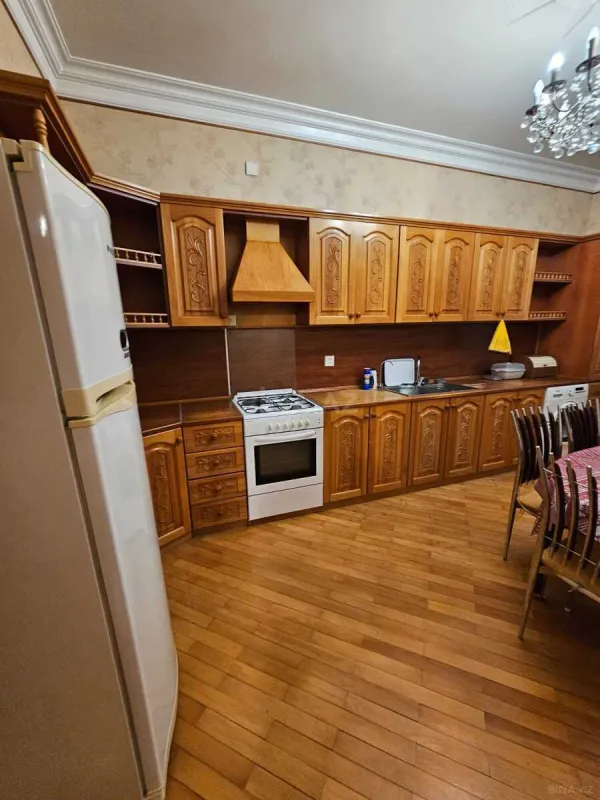 Kirayə verilir 3 otaqlı mənzil 135 m²