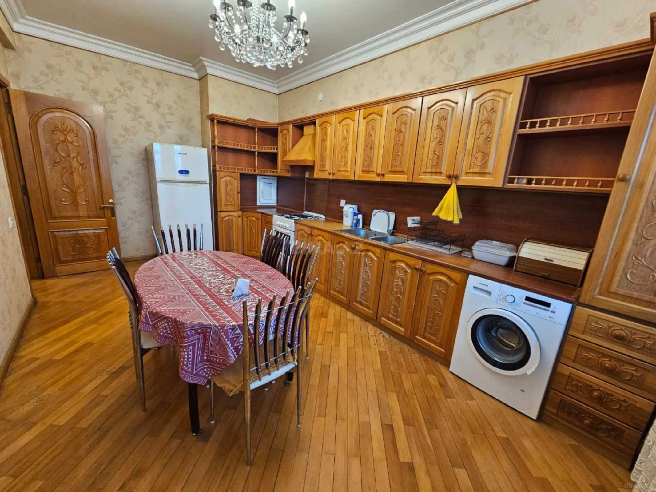 Kirayə verilir 3 otaqlı mənzil 135 m²