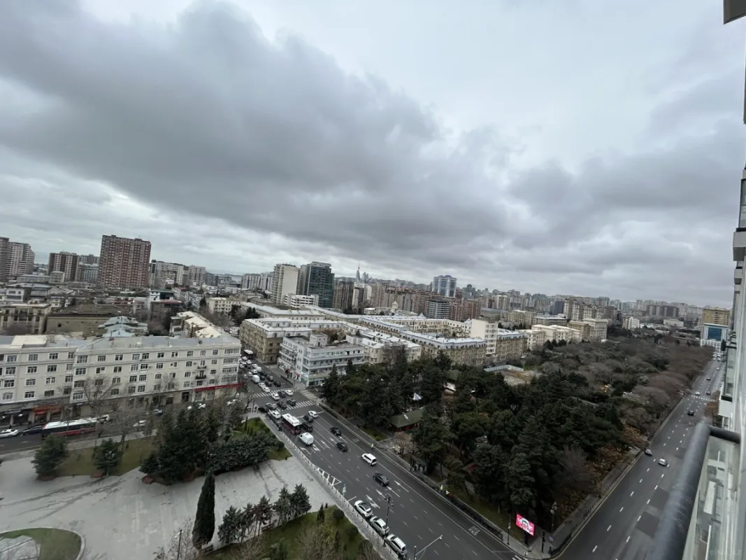 Satılır 3 otaqlı mənzil 137.1 m²