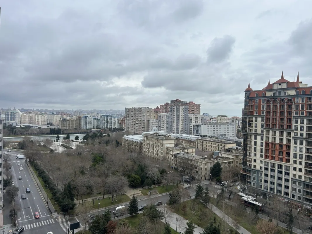 Satılır 3 otaqlı mənzil 137.1 m²