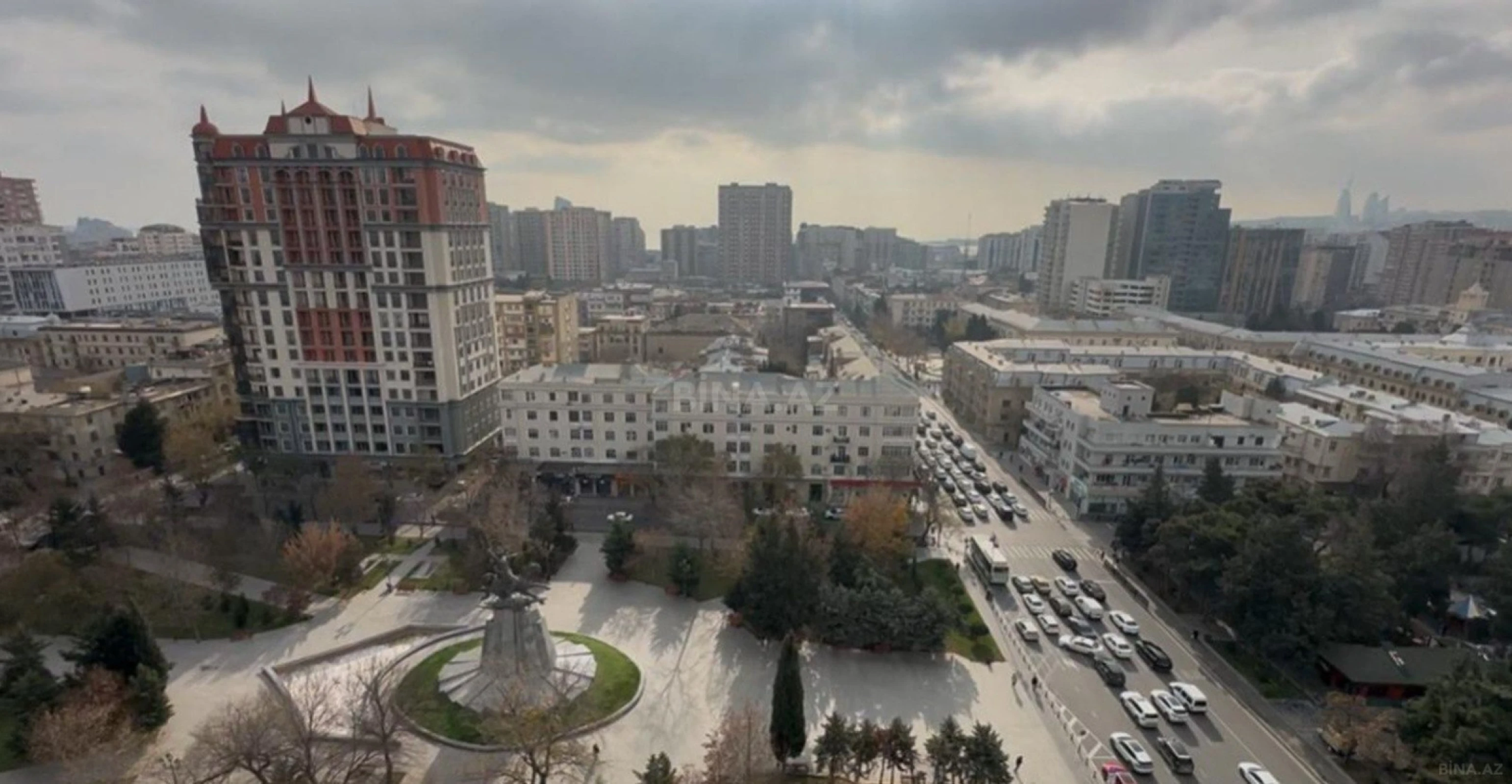 Satılır 3 otaqlı mənzil 137.1 m²