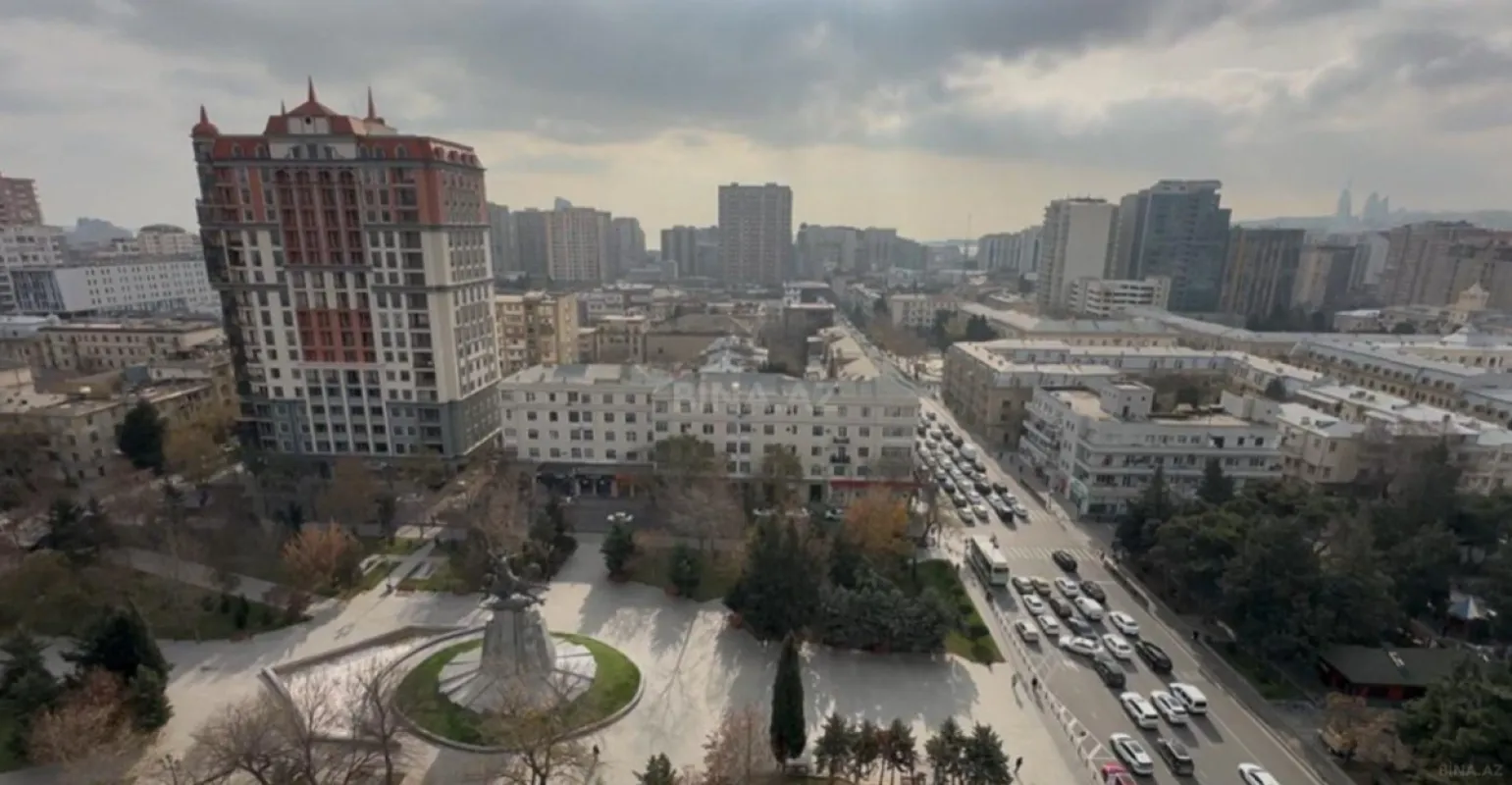 Satılır 3 otaqlı mənzil 137.1 m²