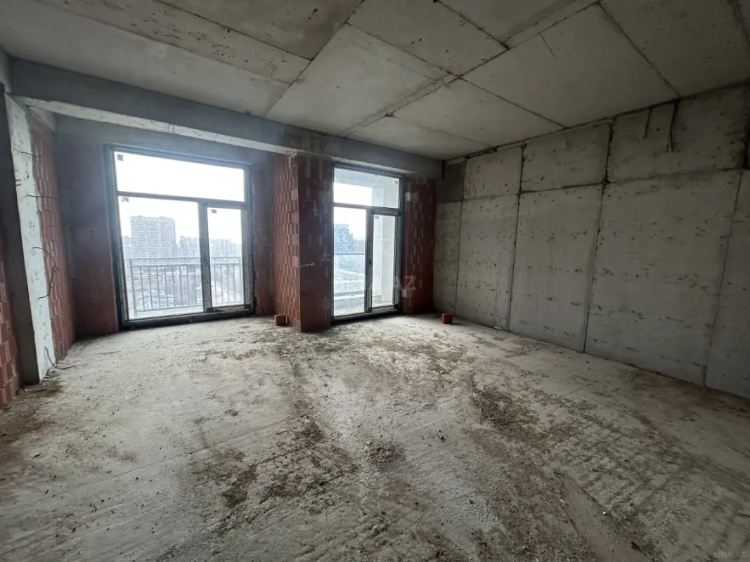 Satılır 3 otaqlı mənzil 137.1 m²