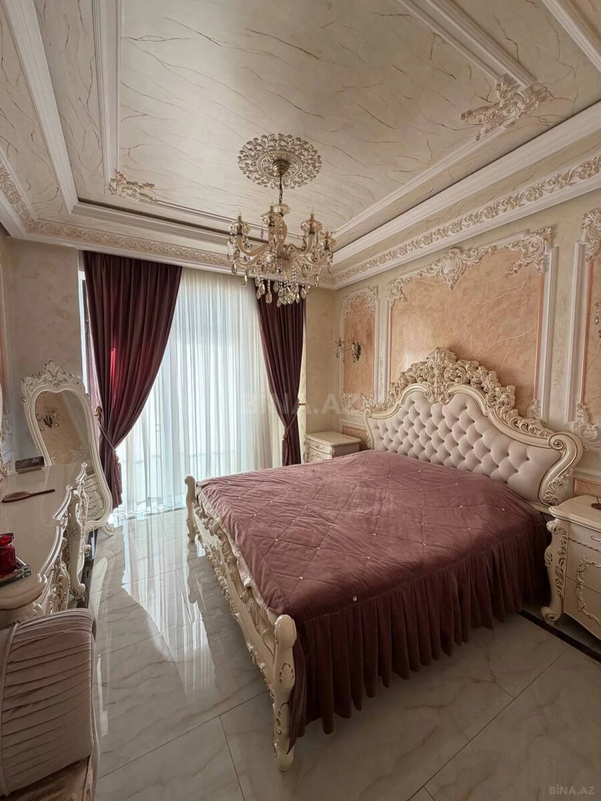 Satılır 3 otaqlı mənzil 144 m²