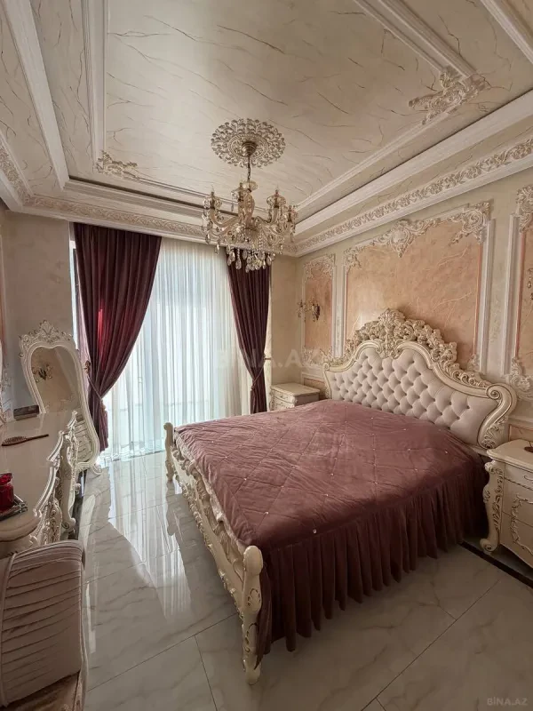 Satılır 3 otaqlı mənzil 144 m²