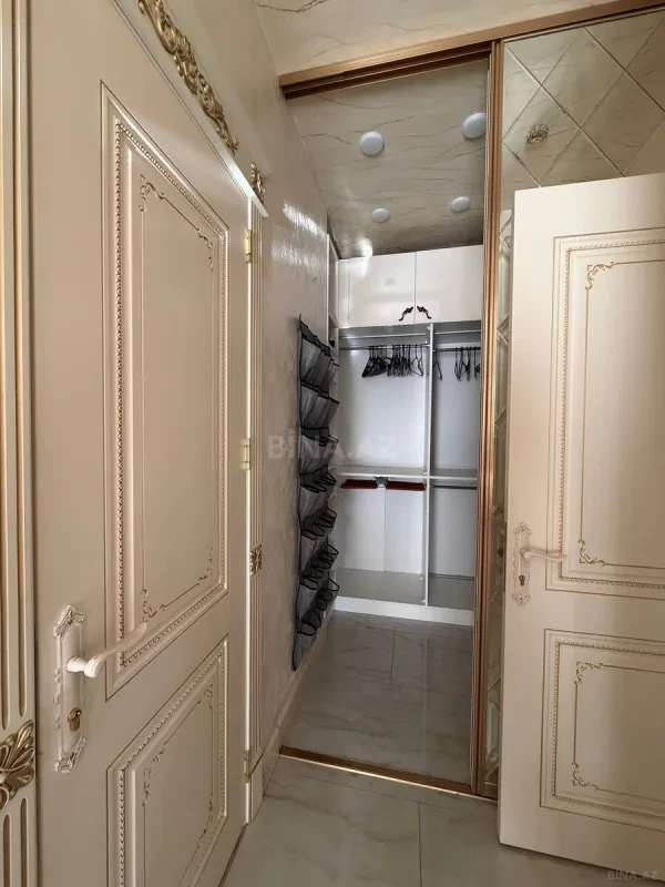 Satılır 3 otaqlı mənzil 144 m²