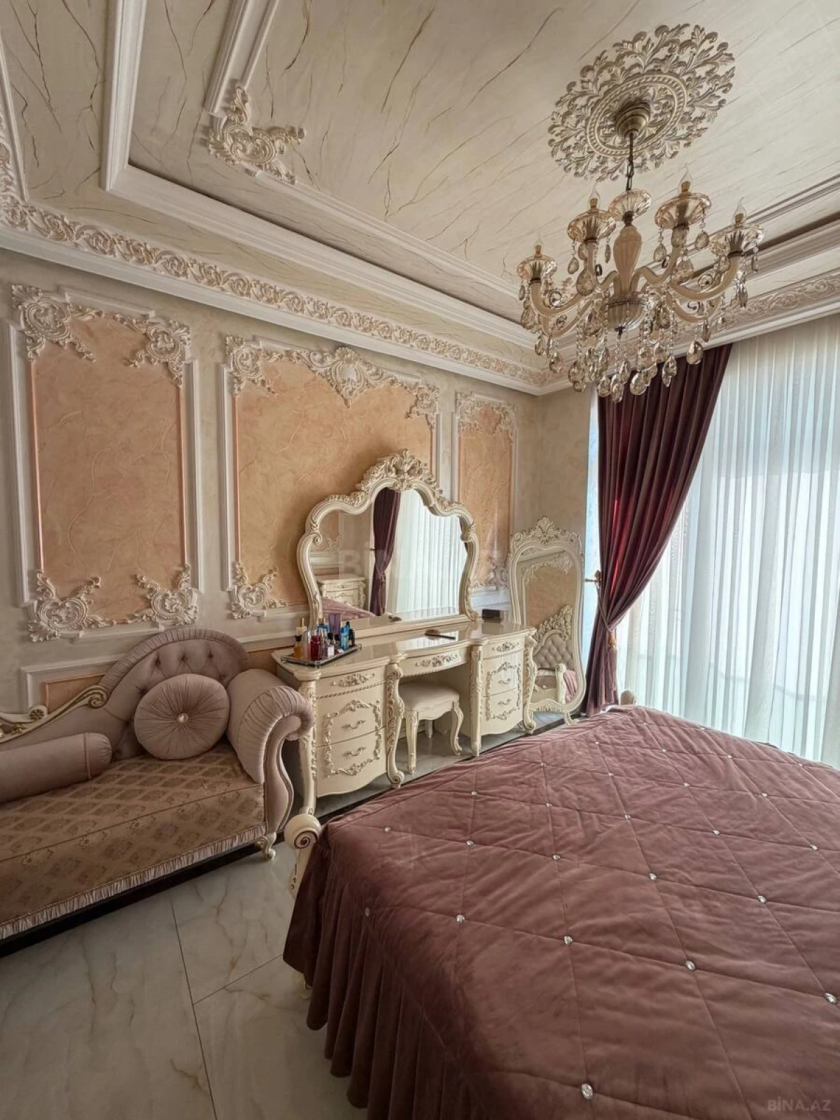 Satılır 3 otaqlı mənzil 144 m²