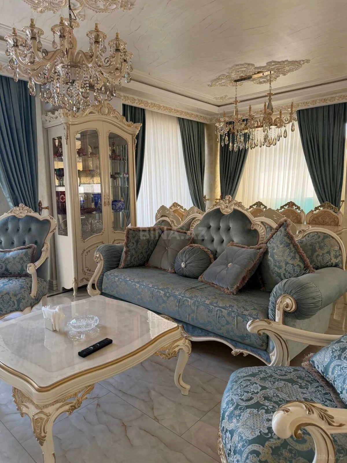 Satılır 3 otaqlı mənzil 144 m²