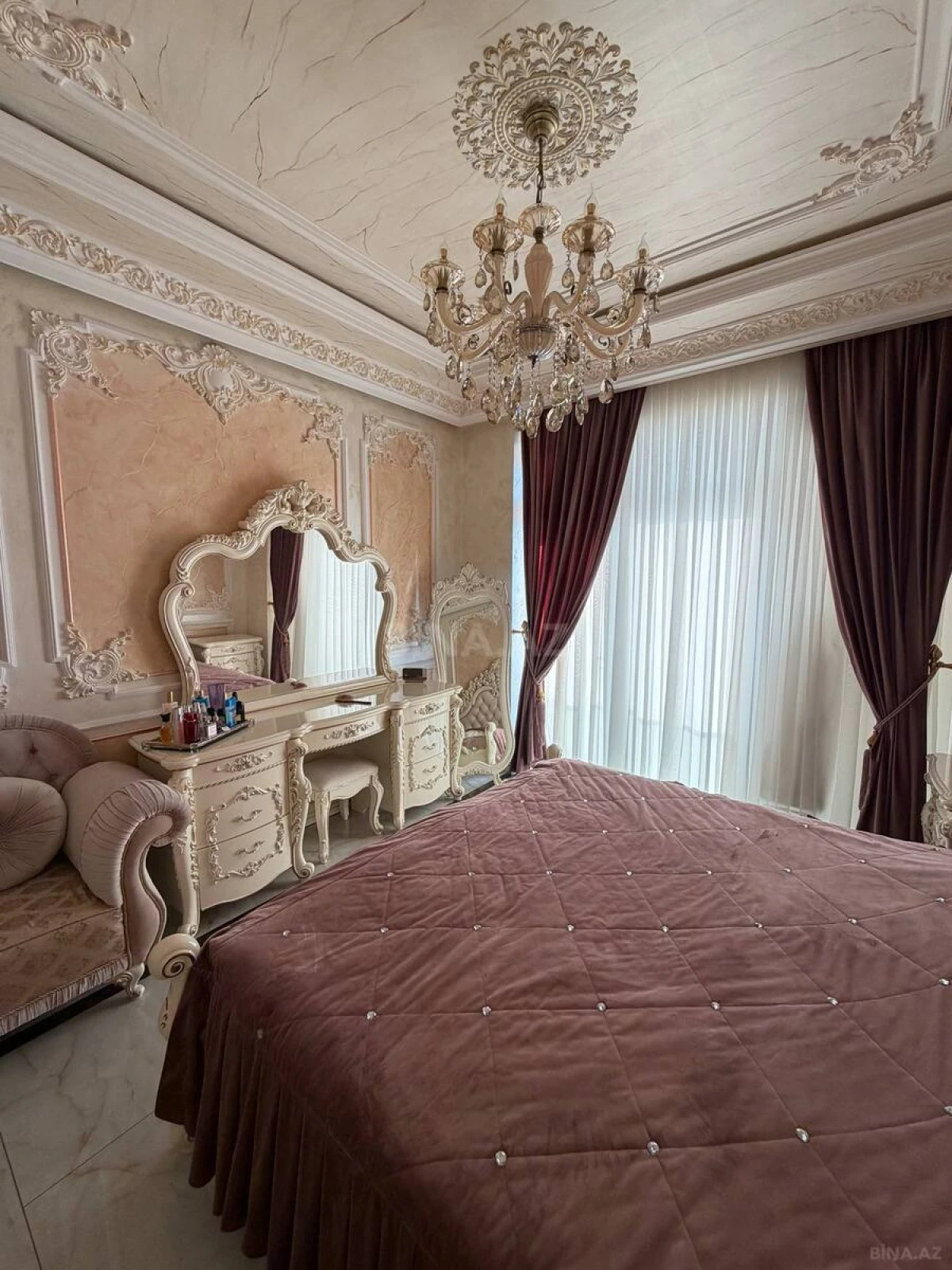 Satılır 3 otaqlı mənzil 144 m²