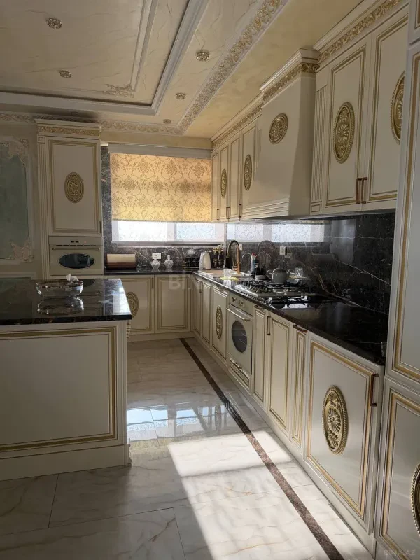 Satılır 3 otaqlı mənzil 144 m²