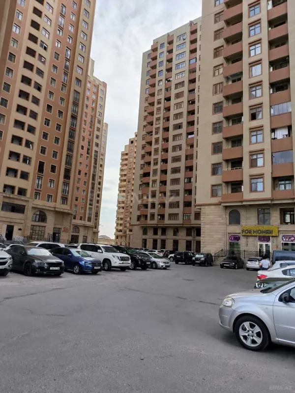 Satılır 4 otaqlı mənzil 186 m²