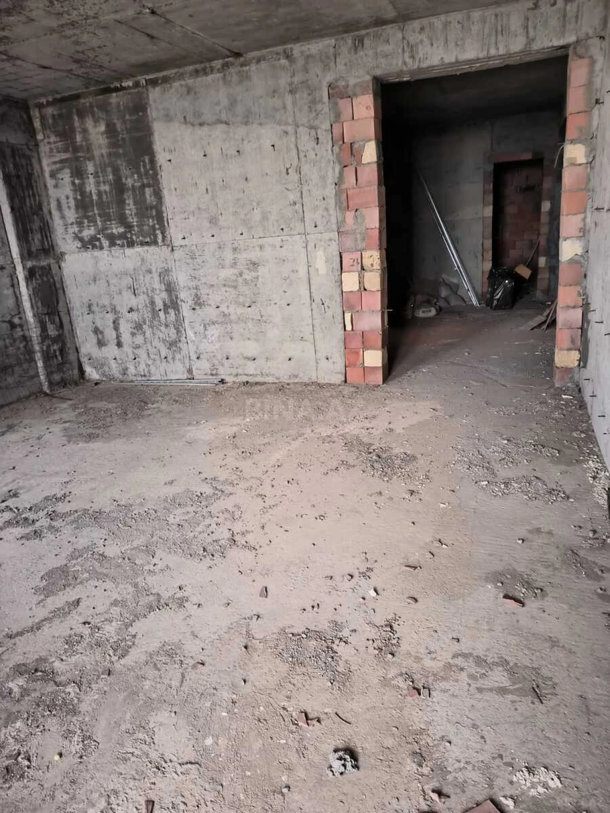 Satılır 4 otaqlı mənzil 186 m²