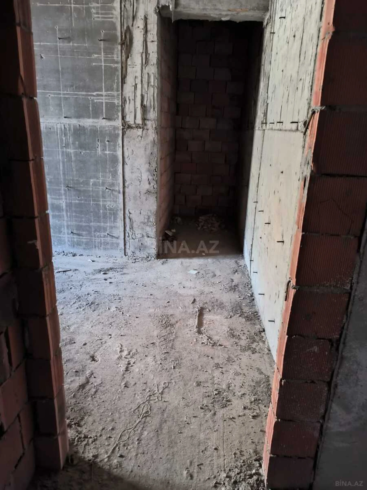 Satılır 4 otaqlı mənzil 186 m²