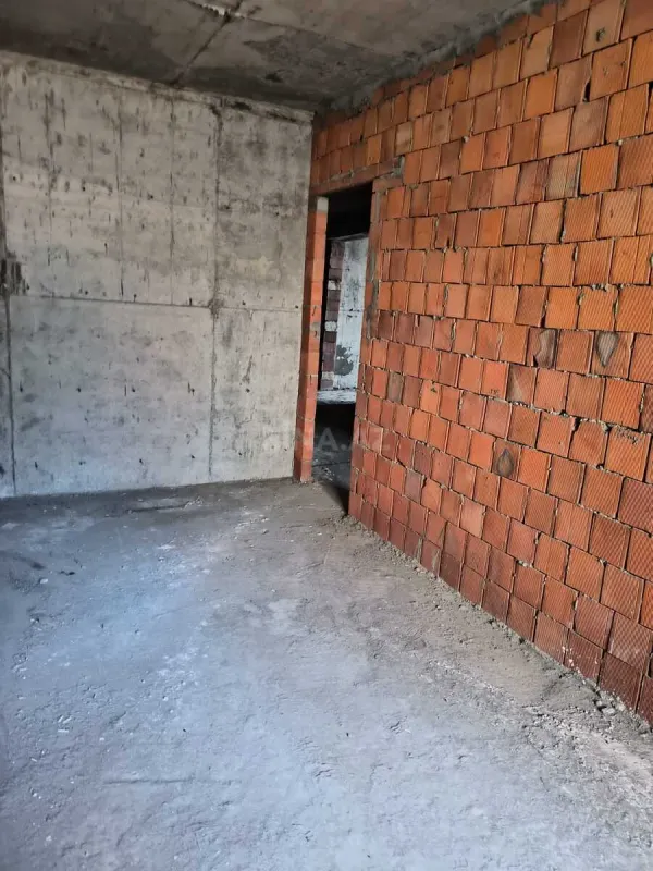 Satılır 4 otaqlı mənzil 186 m²
