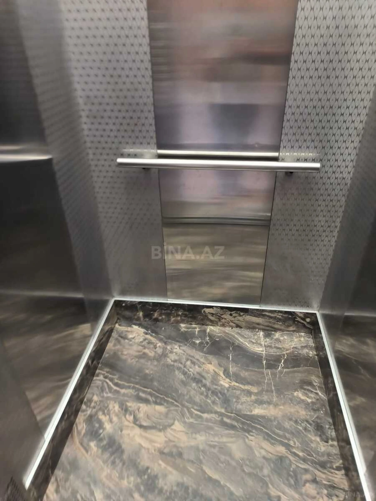 Satılır 4 otaqlı mənzil 186 m²