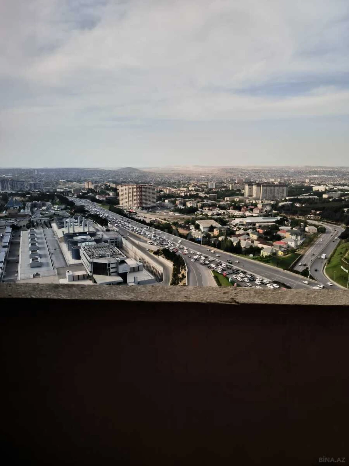 Satılır 4 otaqlı mənzil 186 m²