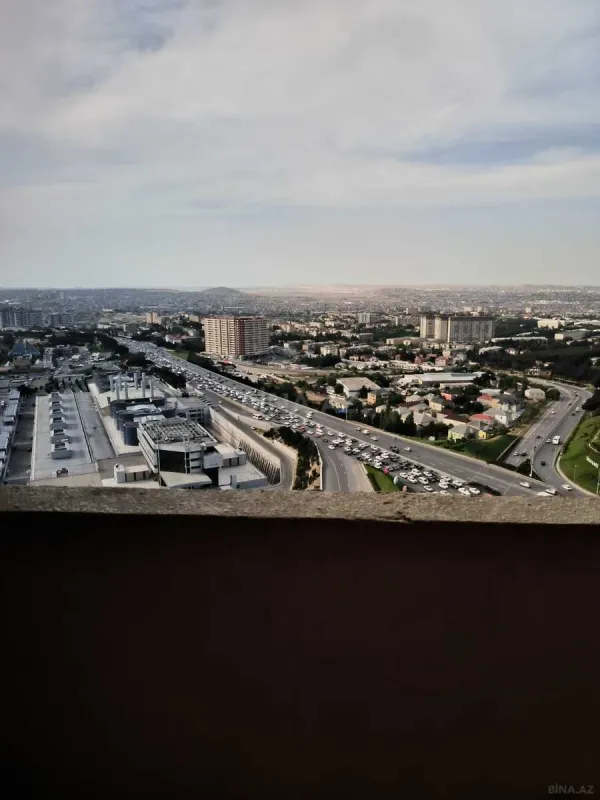 Satılır 4 otaqlı mənzil 186 m²