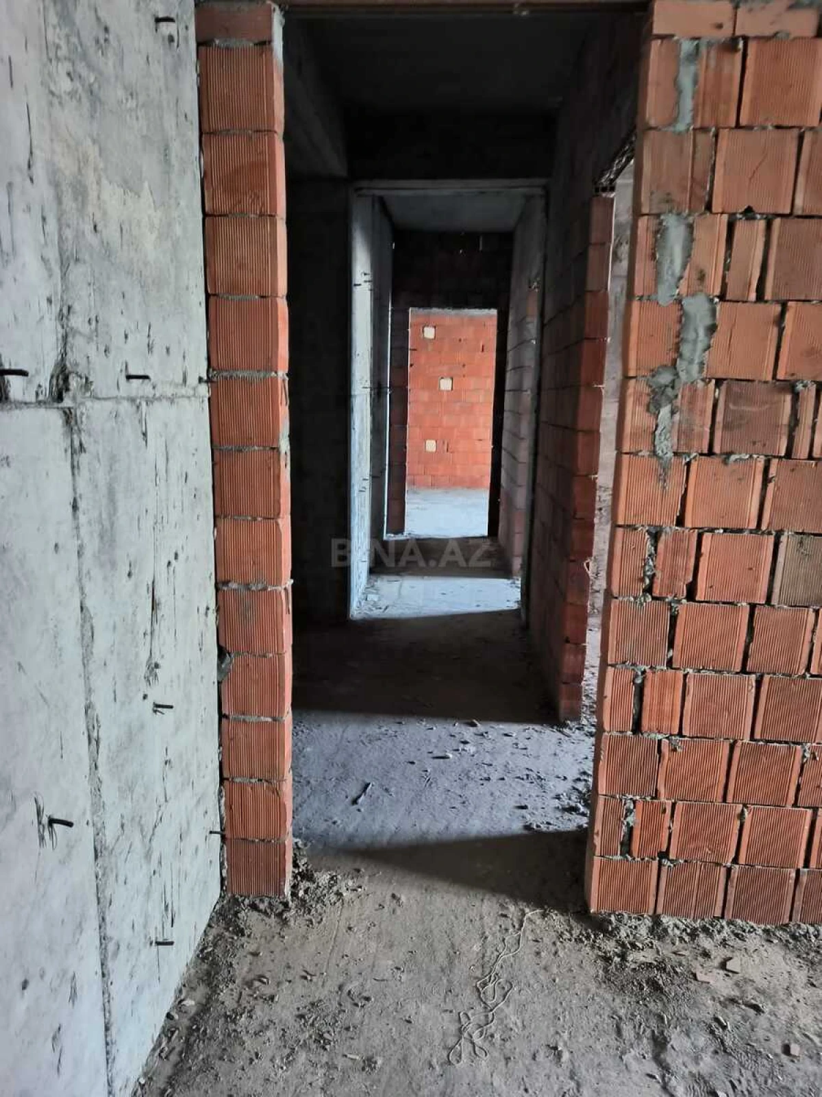 Satılır 4 otaqlı mənzil 186 m²