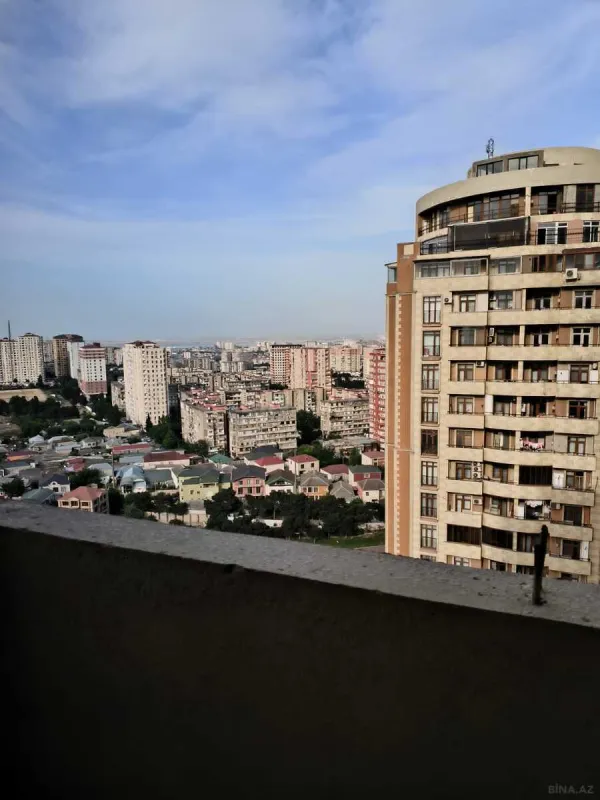 Satılır 4 otaqlı mənzil 186 m²