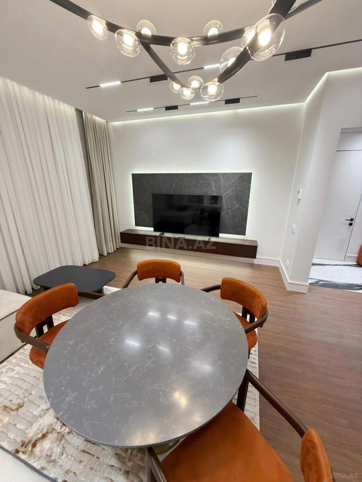 Kirayə verilir 2 otaqlı mənzil 90 m²