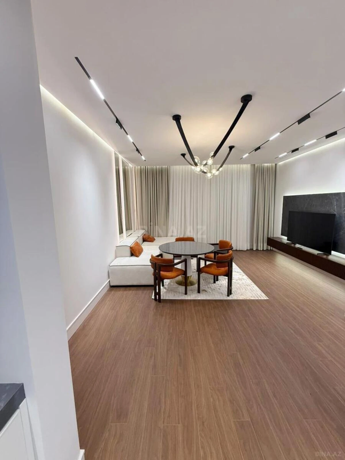 Kirayə verilir 2 otaqlı mənzil 90 m²