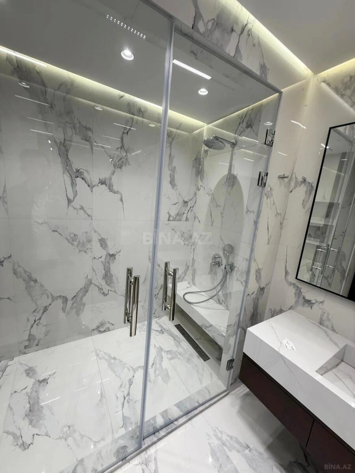 Kirayə verilir 2 otaqlı mənzil 90 m²