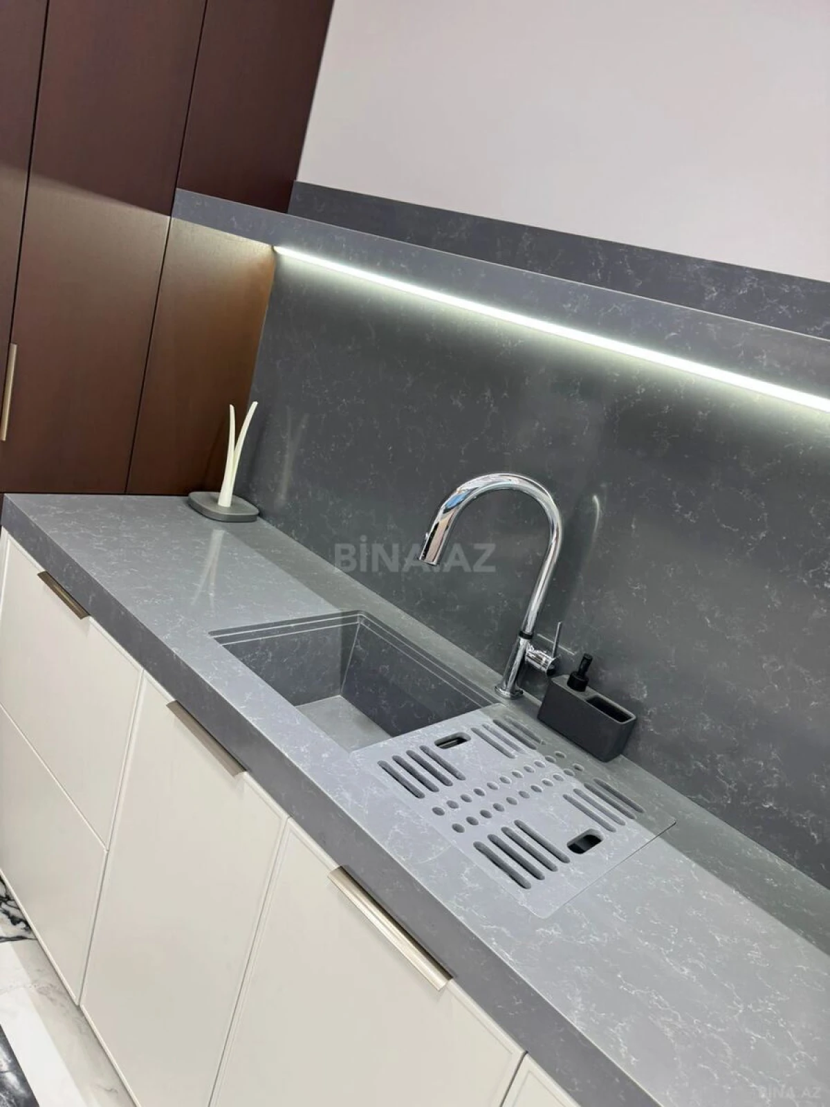 Kirayə verilir 2 otaqlı mənzil 90 m²