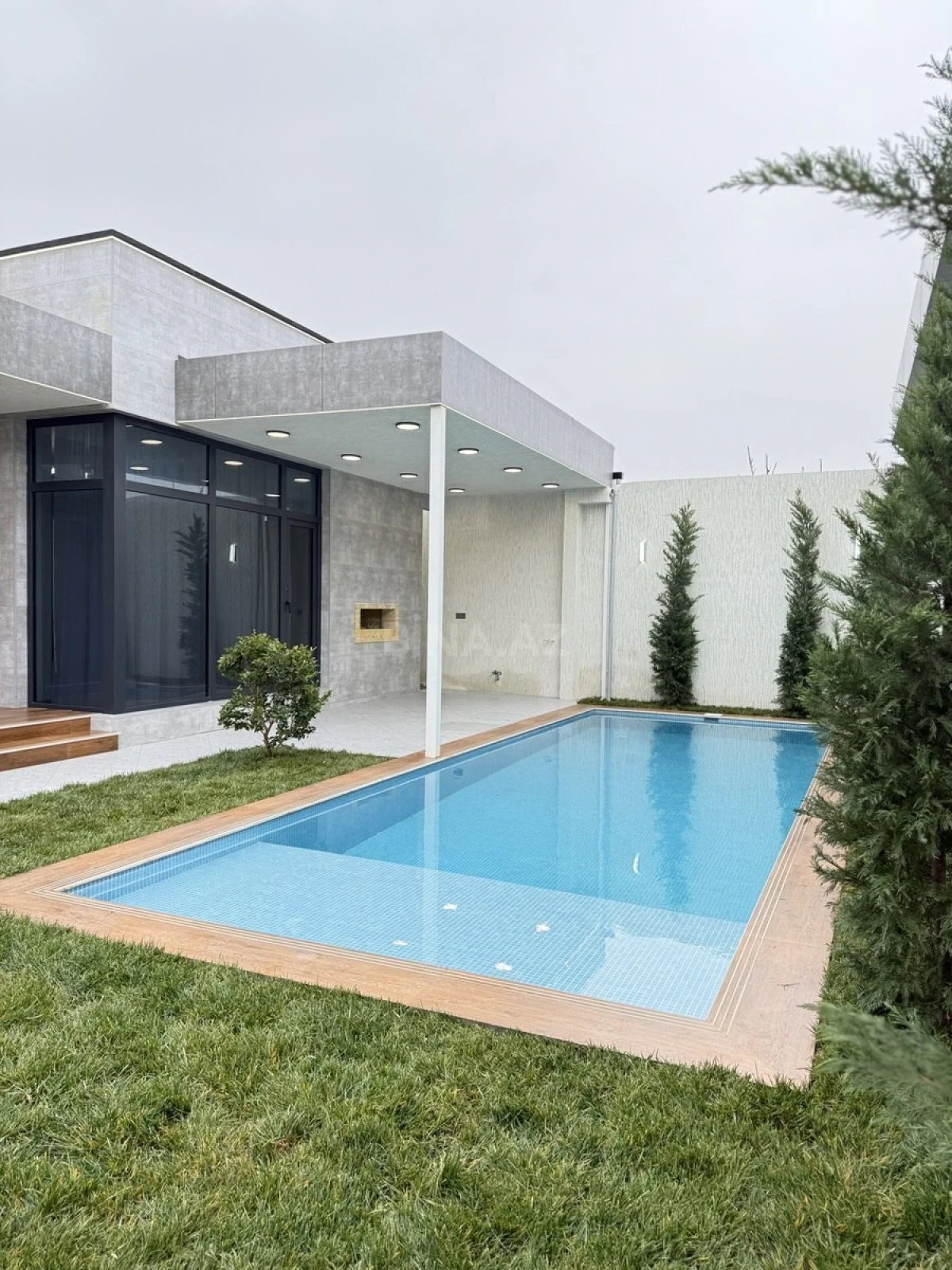 Satılır 4 otaqlı həyət evi 140 m²
