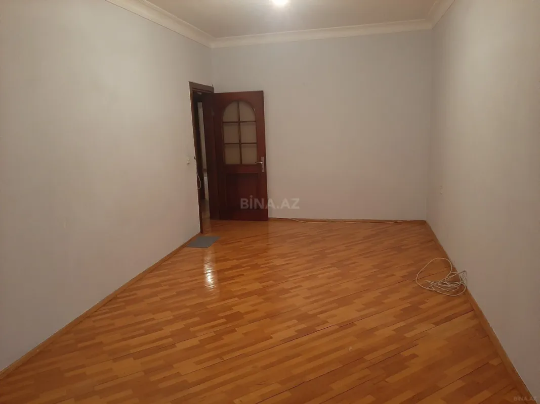 Satılır 4 otaqlı mənzil 100 m²