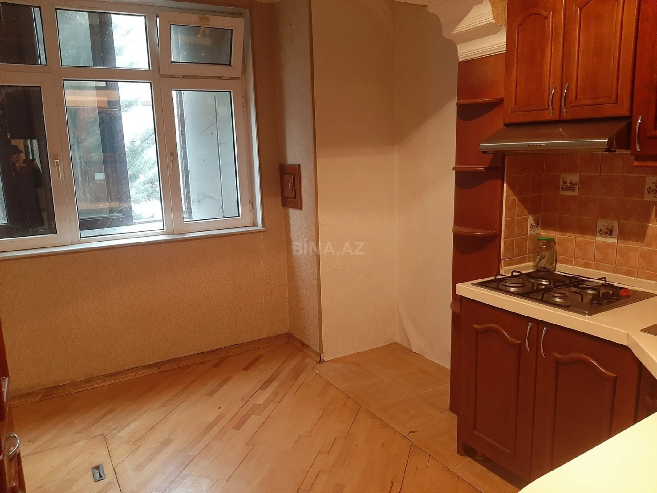 Satılır 4 otaqlı mənzil 100 m²