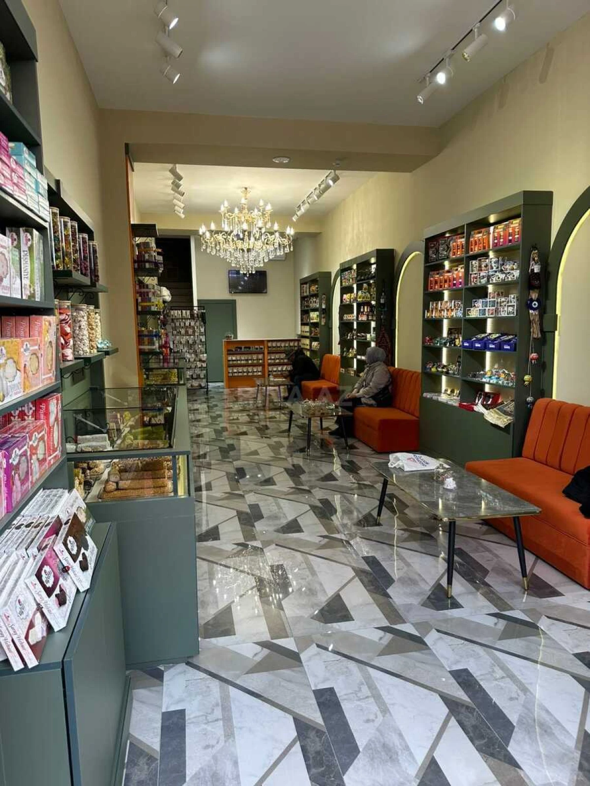 Satılır obyekt 180 m²