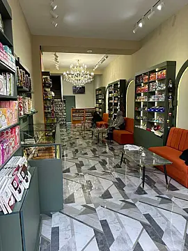 Satılır obyekt 180 m²