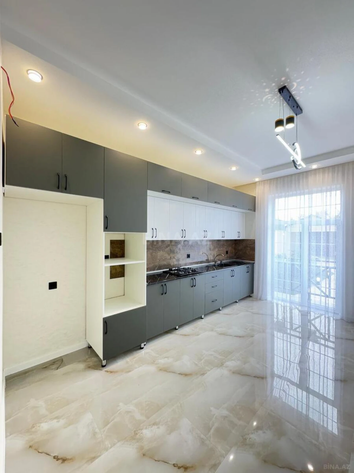 Satılır 6 otaqlı həyət evi 250 m²