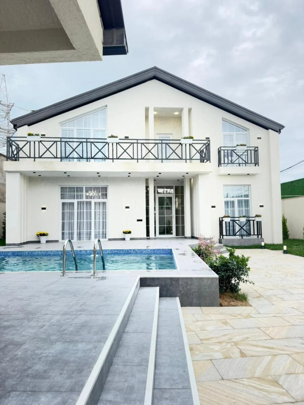 Satılır 6 otaqlı həyət evi 250 m²