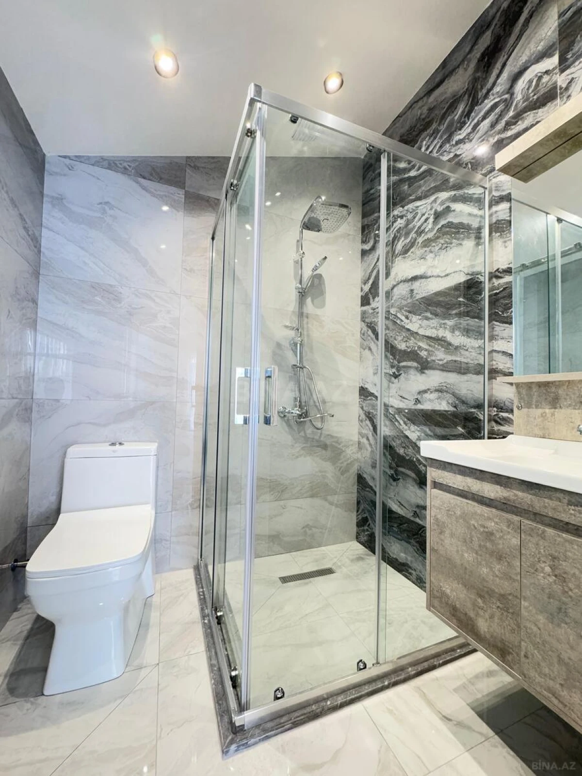 Satılır 6 otaqlı həyət evi 250 m²