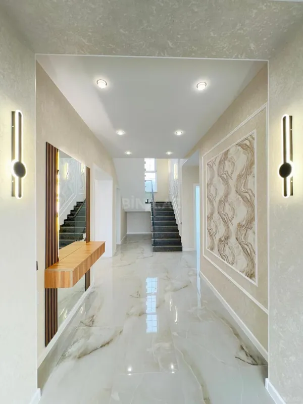 Satılır 6 otaqlı həyət evi 250 m²