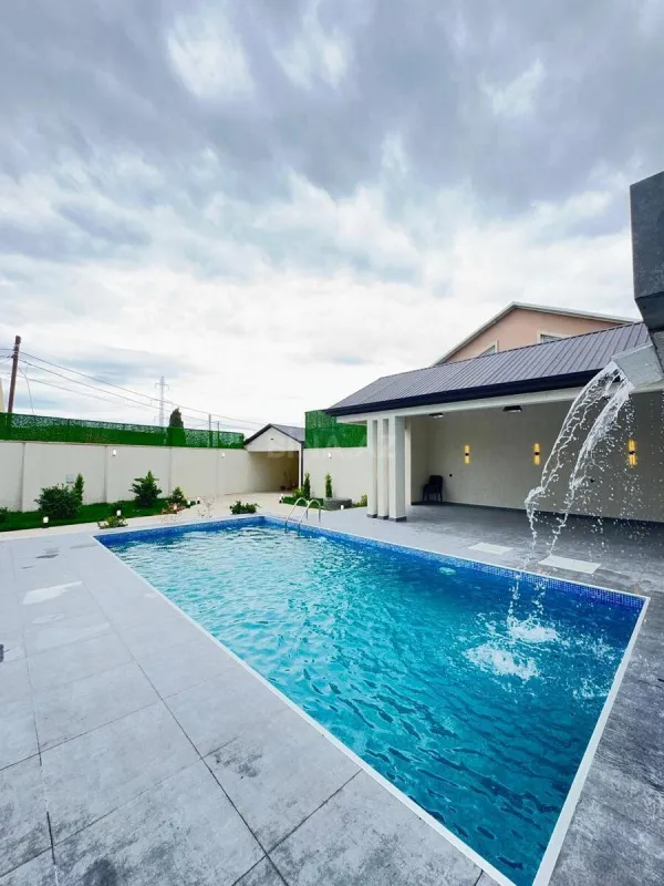 Satılır 6 otaqlı həyət evi 250 m²